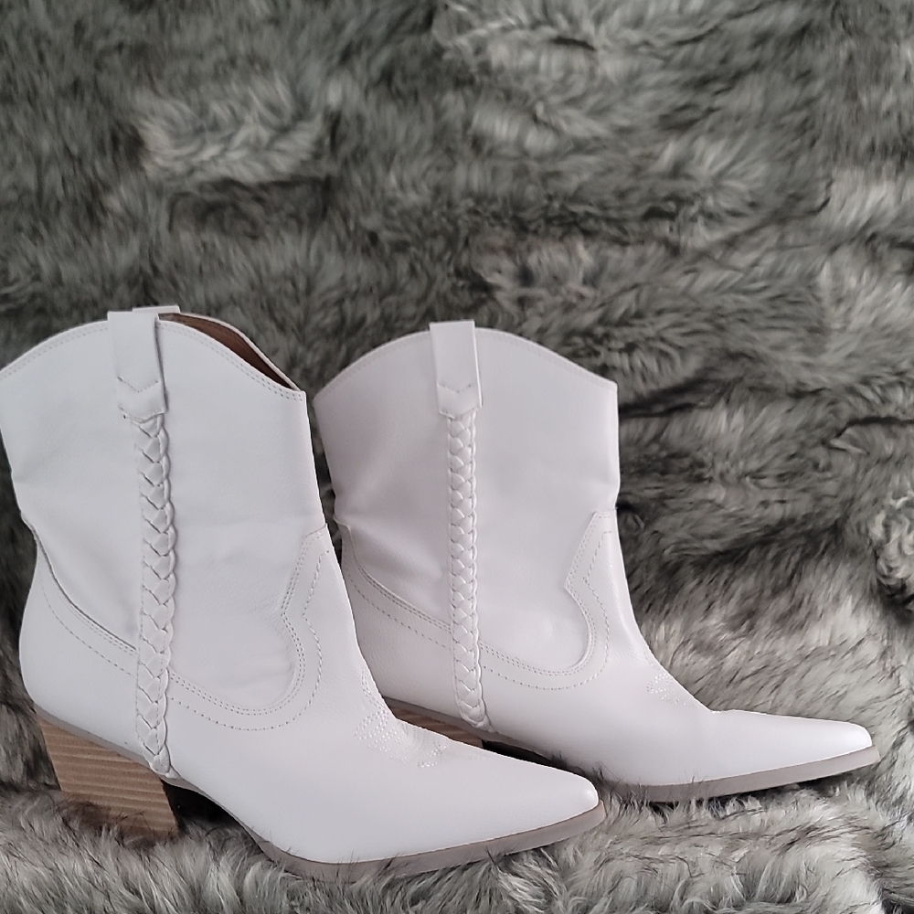 DV Dolce Vita Boots Womens 9.5 Koolson Western Cowboy White Faux Leather Pointed - Picture 4 of 16